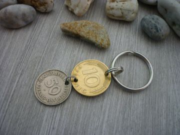 Schlüsselanhänger aus einem Groschen und einem 50-Pfennig-Stück 2579.180726.234934_p1170989