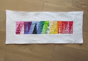 Tischläufer bunte Dreiecke, Regenbogen - Tischläufer, Patchwork,selbstgenäht, handmade,