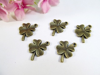 15 Kleeblatt Anhänger / Charm, Farbe bronze