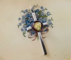 Kreuzanhänger mit einem Glascabochon - Echte gepresste Rapsblüte -