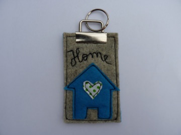 Schlüsselanhänger aus Filz mit Haus, Geschenk zum Umzug, zum neuen Zuhause, zur Einweihung der neuen Wohnung