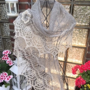 Lacetuch  *PALUNDU* gestricktes Schultertuch in grau/ creme