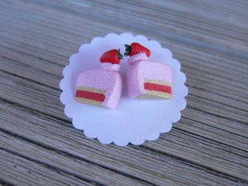 Ohrstecker Erdbeertorte Ohrringe aus Fimo Ohrschmuck aus Polymer Clay handmodelliert 357.180705.212620_p1040583