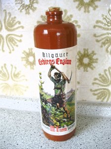 3870.180728.143033_flasche-steingut-enzian-1l1oly