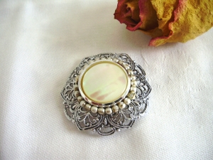 3870.180929.135412_brosche-silber-perlmutteinlage-tracht3oly