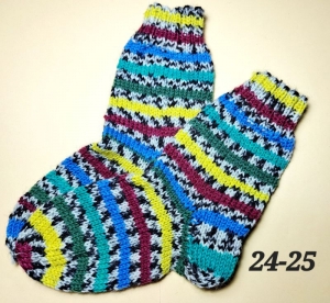  handgestrickte Socken, Gr. 24-25, 1 Paar grün-gelb-rot gestreiftt, Sockenwolle 