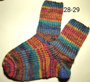  handgestrickte Socken, Größe 28-29,   1 Paar  Regenbogen gestreift, Sockenwolle )