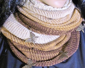 Loopschal Schal Schultertuch Snood ♡Schmetterling♡ hellbeige ocker braun gestrickt mit Charms ♡ Verrückte Maschen 3937.180714.204710_65w