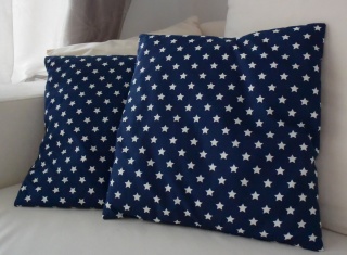 3948.180813.105230_kissen40x40blausterne2