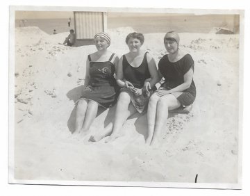3957.180720.154610_foto3frauenimbadeanzug