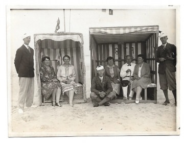 3957.180720.155624_fotoelegantepersonenimstrandkorb