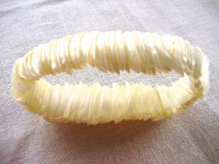 3966.180822.174356_perlmuttarmband-creme-splitterbl.27oly