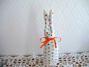 3966.181030.121550_stoffhase-dotty-langohr-dots-orangeschleife7oly