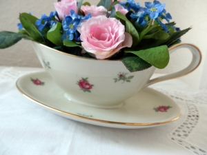 Alte Sauciere  von Bavaria mit Rosendekoration Paketversand5,00