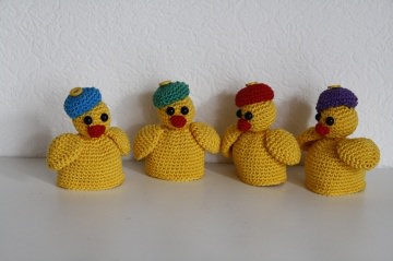 Eierwärmer Küken für Oster-Deko, gehäkelt (1Set = 4 Stück) bei Paul & Paulinchen