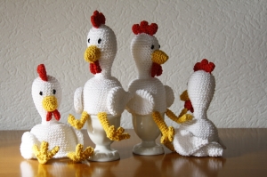 Hanghühner-Eierwärmer, Osterdeko, gehäkelt (1Set = 4 Stück)  bei Paul & Paulinchen