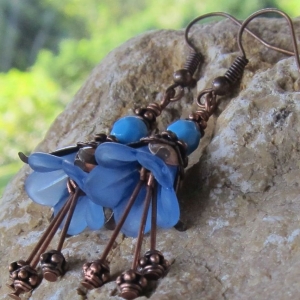 Blütenohrringe himmelblau kupfer handgemacht Vintage Stil Blumen Blüten 