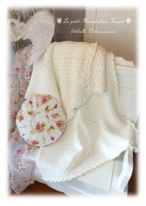 Romantische Leinen Häkeldecke in zart creme mit Bogenkante 190x190 im Shabby Chic, Vintage, Landhausstil 