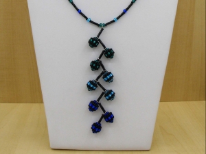 4509.181222.151701_1472beadedbeadsblau-schwarzdetail