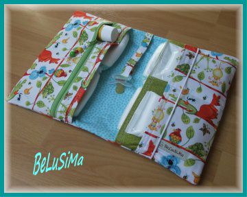 Windeltäschchen mit australischen Tieren, Outback als Motiv, türkis-grün-bunt, Handarbeit mit ♥ von Belusima, Geschenk zur Geburt