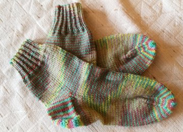 Handgestrickte Socken aus hochwertiger Wolle mit Muster gestrickt 4584.180710.124241_img_20180710_122842