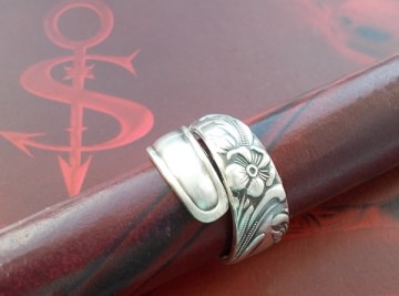 Besteckschmuck Ring ♥  Flora Ring  aus einem Löffel Größe 57 Stielende