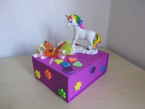 4650.190327.092538_einhorn-1