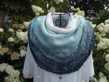 Lacetuch / Stola / Tuch /  Ajourmuster *EIN TRAUM IN BLAU* 50% Baumwolle 50% Polyacryl handgestrickt