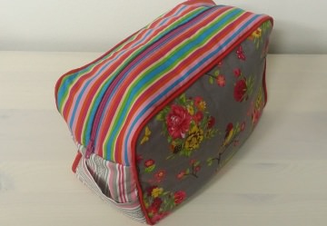 Kosmetiktasche, Kulturbeutel, Schminktasche mit Innenfächern  Sehr geräumig 