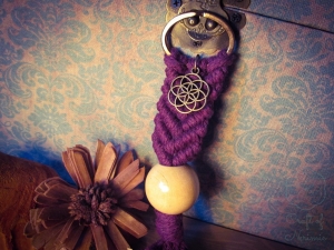 Makramee Schlüsselanhänger Violett Samen des Lebens Blume Des Lebens Holzperle Boho Hippie Psytrance Goa Yoga Spirituell Tasche Accessoires Bronze Baumwollseil Handtasche Anhänger