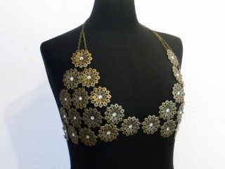 NUR - Bauchtanztop in Silber oder Bronze mit runden Blumenschmuckornamenten jeweils besetzt mit einem original SWAROVSKI - Kristall