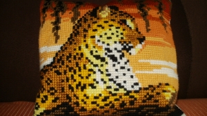 Handgemachtes Kreuzstichkissen / Deko  Stickkissen - Kreuzstichkissen mit den Motiv Loepard