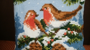 Handgemachtes Kreuzstichkissen / Deko  Stickkissen - Kreuzstichkissen mit den Motiv Rotkehlchen 