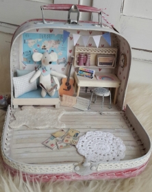 * Kleine Reisemaus im Vintagekoffer * als Schaukasten Bild Herzwerk