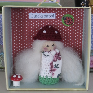 * Glückpüppi* im Schaukasten handgemacht