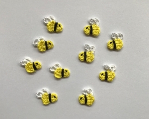 Aufnäher 10 kleine Bienchen von Hand gehäkelt
