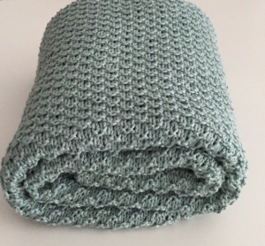 Handgestrickte Baby-/Kuscheldecke/ Taufdecke aus Baby Cotton in Farbe Salbei 7472.190213.135602_ff1bf0c2-9391-42a6-95c7-2c7d09bce5ea