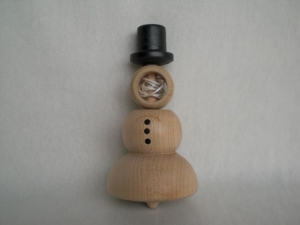 Ein Schneemann-Schnurkreisel aus Holz, gedrechselt, kaufen