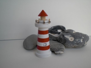 kleiner gedrechselter Holz-Leuchtturm, handgearbeitet, in rot und weiß, 9,5 cm, maritime Deko kaufen