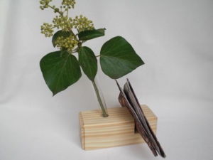 Kleine Tischdeko: Vase, Serviettenhalter aus Holz, ohne Blumen und ohne Servietten, kaufen