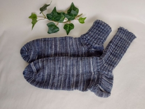 handgestrickte warme Socken in Gr. 46/47, grau gestreift kaufen