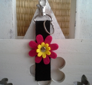 Schlüsselanhänger ★ Blume ★ ♡ , aus Filz und Metall 7960.190211.181330_20190203_1252042