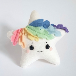 Stern mit Regenbogenfedern Filz Ornament